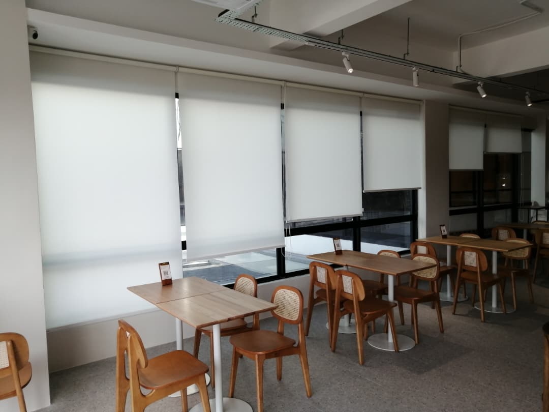 SUNSCREEN ROLLER BLIND